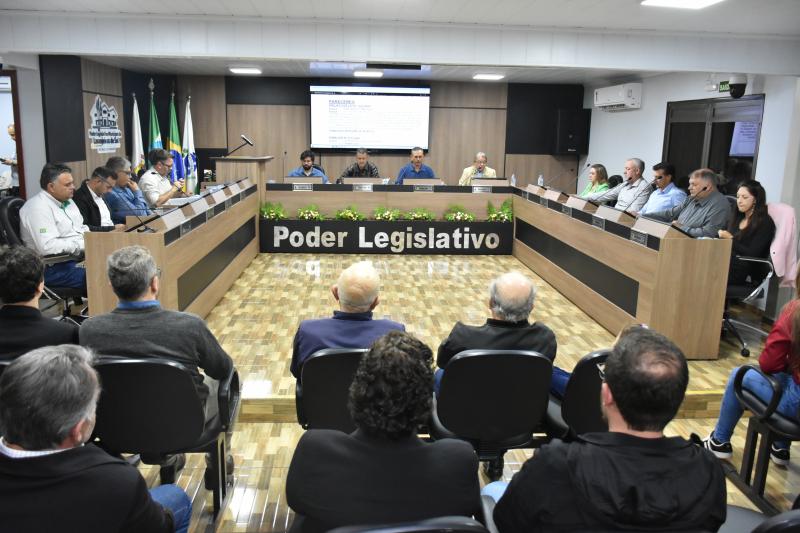 Câmara aprova R$ 8 milhões para a saúde e presta homenagem à Mate Laranjeiras em sessão com forte participação popular